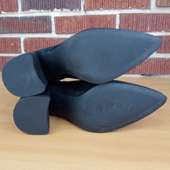 NWT Steve Madden 'Thrived' Genuine Suede Pointy Toe Notched Ankle Booties in Blk - Picture 6 of 7